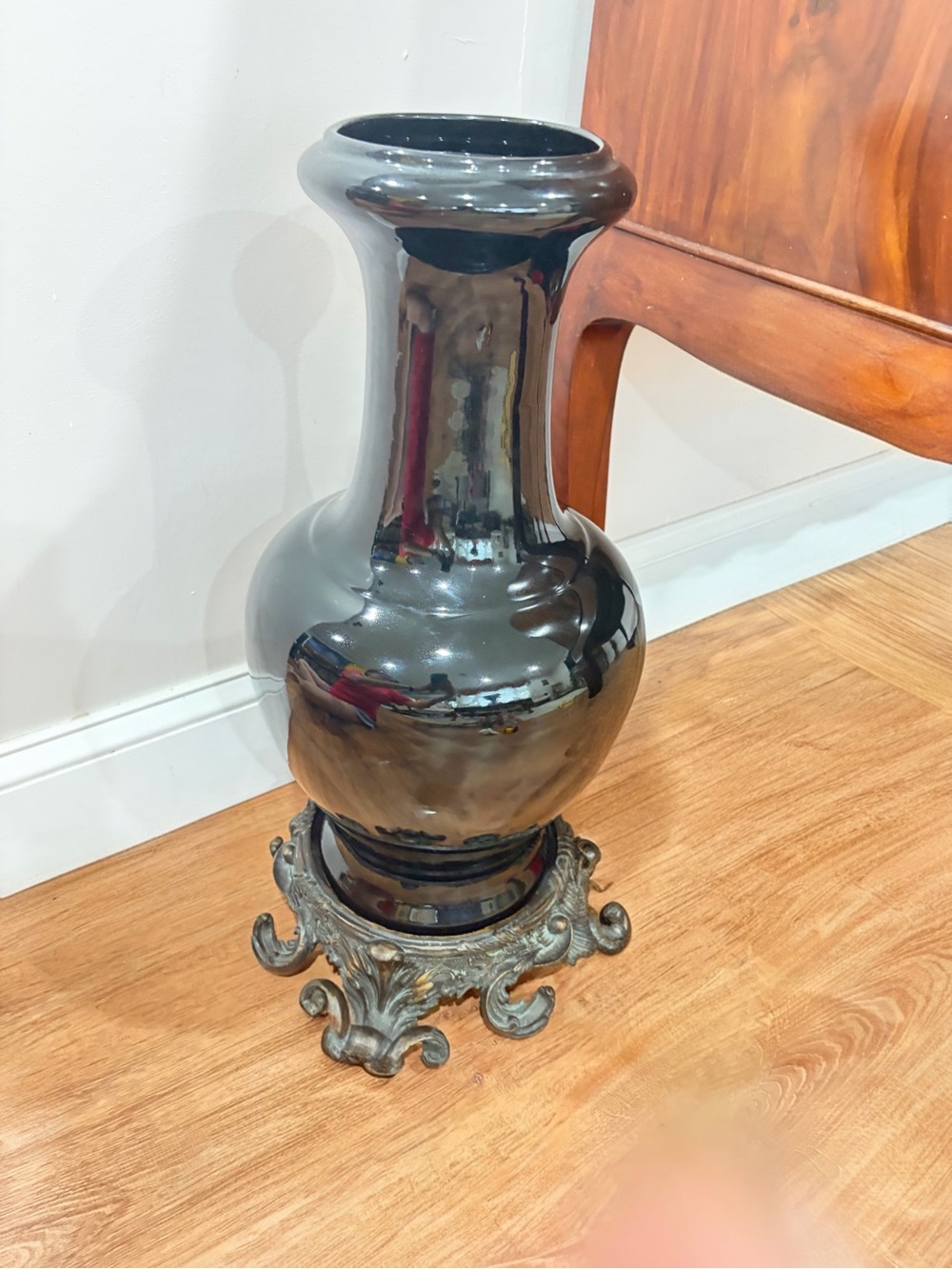 LUXE Vintage Black Ceramic Vase w/ Ornate Cast Iron Base | Statement Deco + A 🎁 - Picture 4 of 6